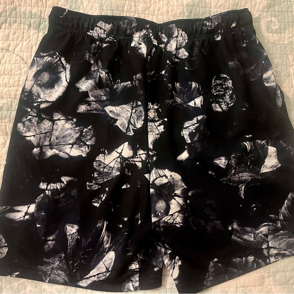 Two pair of Nike Dri-Fit Men’s Shorts Size Medium - Picture 3 of 8